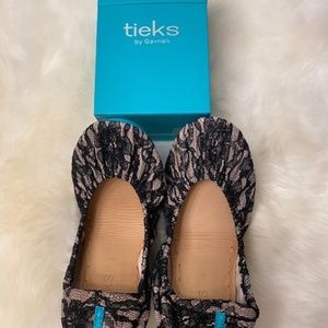 Ballet Flats Size 9 / Tieks by Gavrieli / Color: Nude Lace (Nude Leather with Bl
